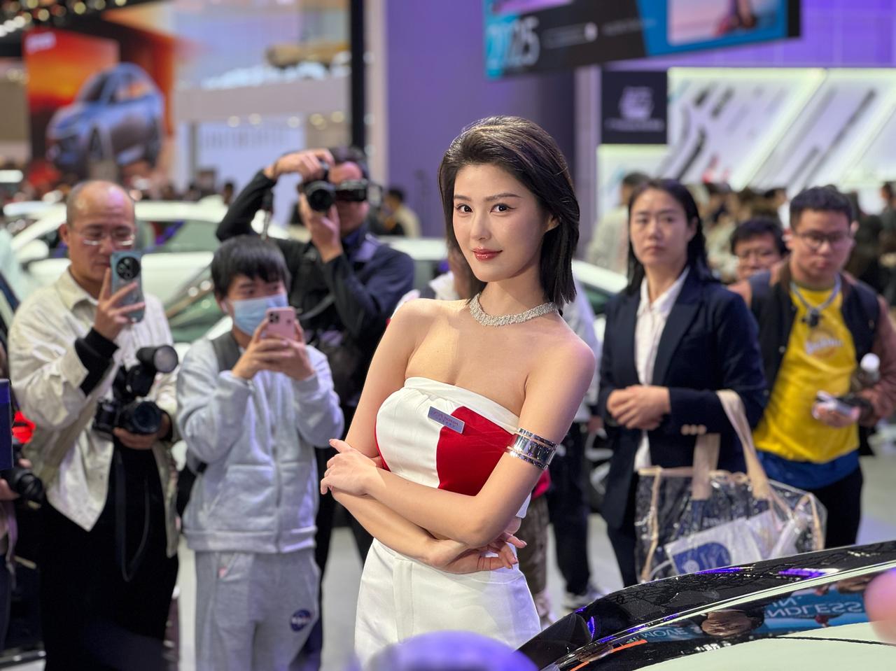 周末逛车展吗？[呲牙笑]