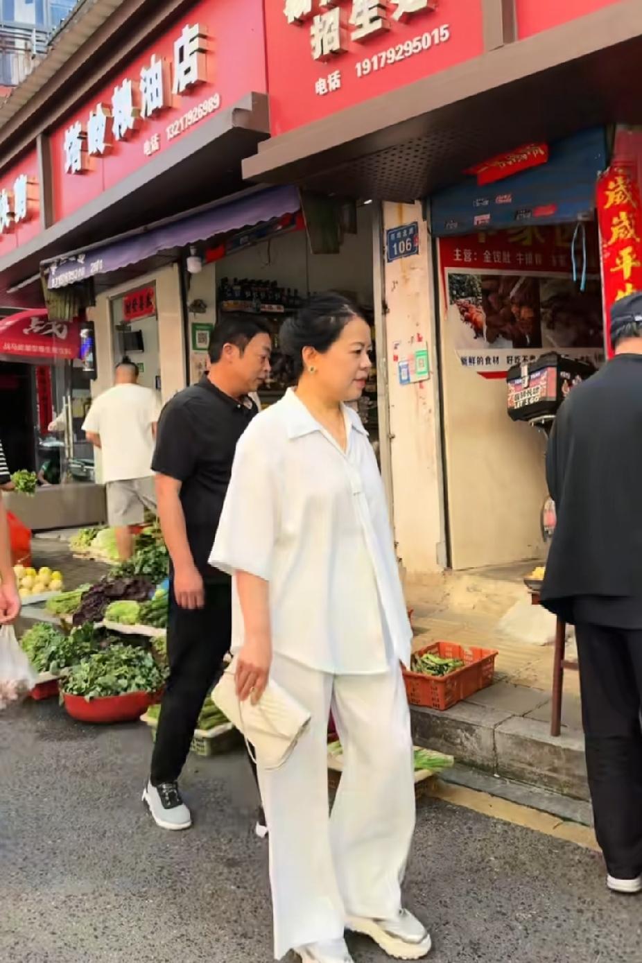 柴桑大姐今天直播时收到江九打来的电话！还是关于前天去江九那几个人的事，因为叔