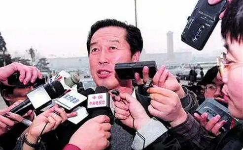 有件事我当年一直很疑惑：如果马家军是靠吃兴奋剂吃出来的，王军霞断然不可能置身事外