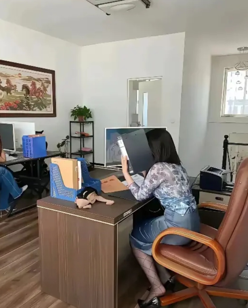 想问问！公司有这样的女领导，平时上班需要注意点什么？