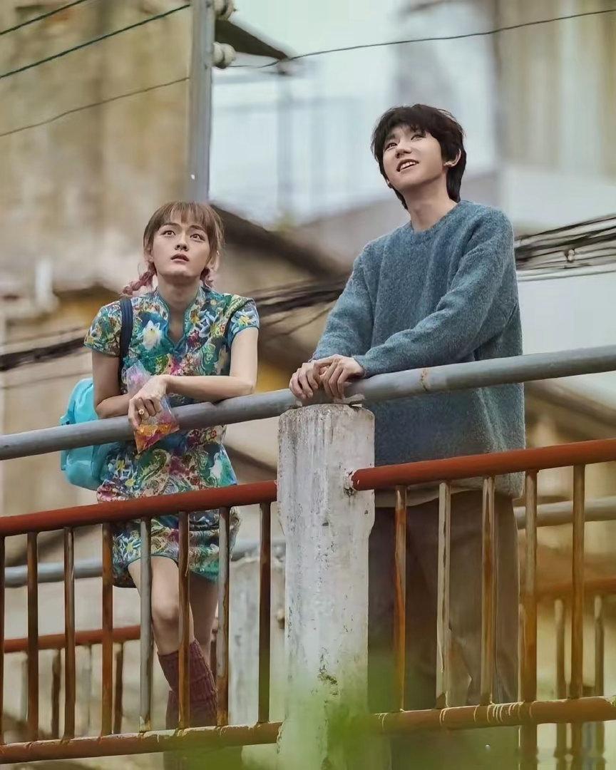 TFBOYS全员进入荧幕初吻时代这不仅是荧幕初吻也可能是真的初吻。王俊凯和马思