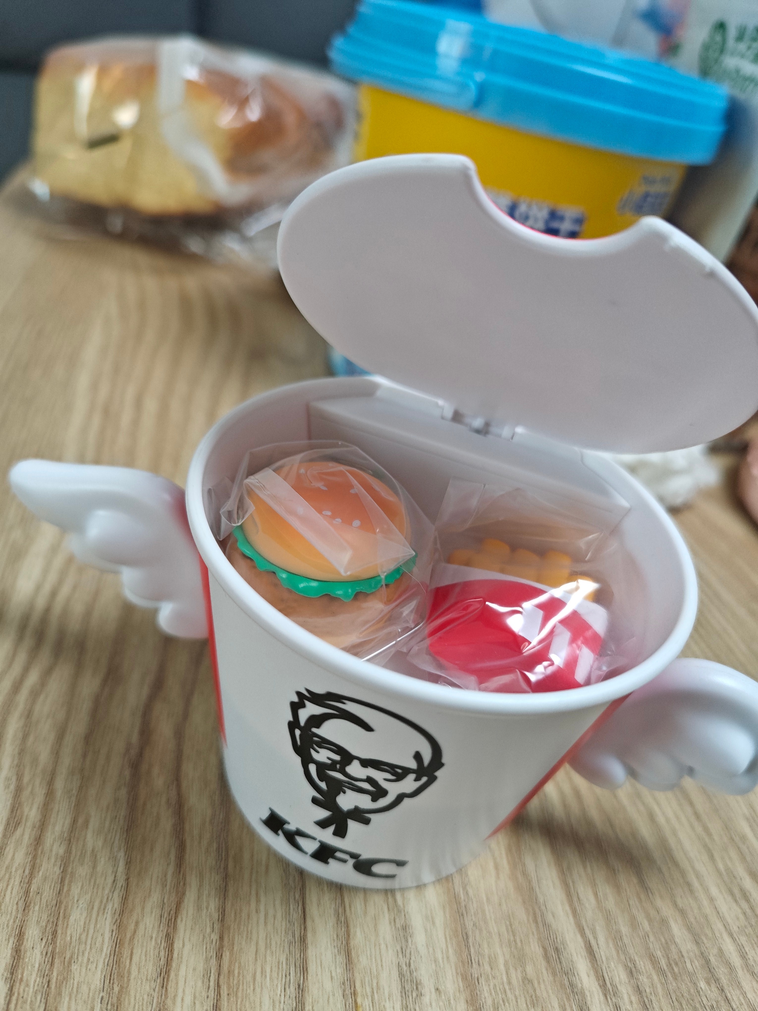 今天疯狂星期四的玩具还挺好玩​​​