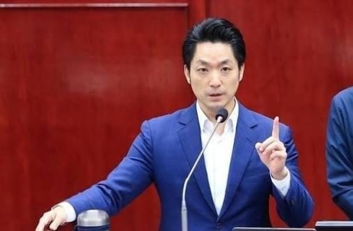 台湾地区政坛的天，恐怕要变了！一个近乎铁板钉钉的预言正在岛内流传：只要蒋万安在2