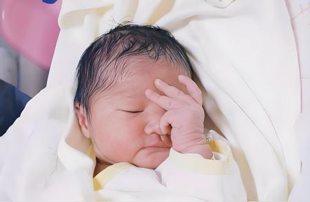 🌙到了今天，还有人认为，中国人口少出生才好，每年出生三四百万就行了，出生一百万