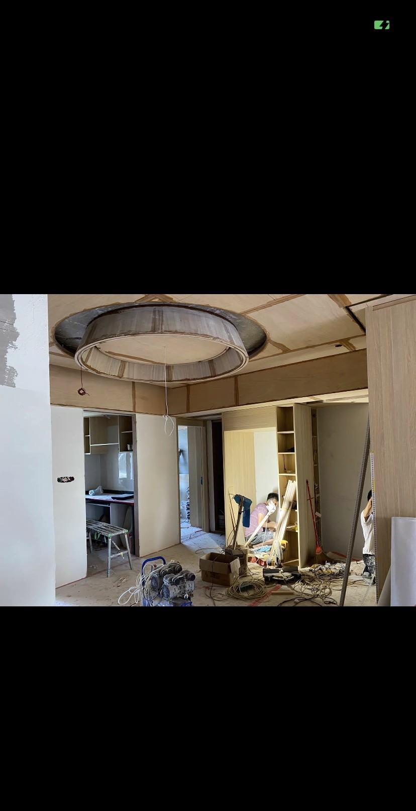 我们小区交房已经7年了，隔壁邻居上个月才开始装修，今天路过邻居门口，进去看了一下