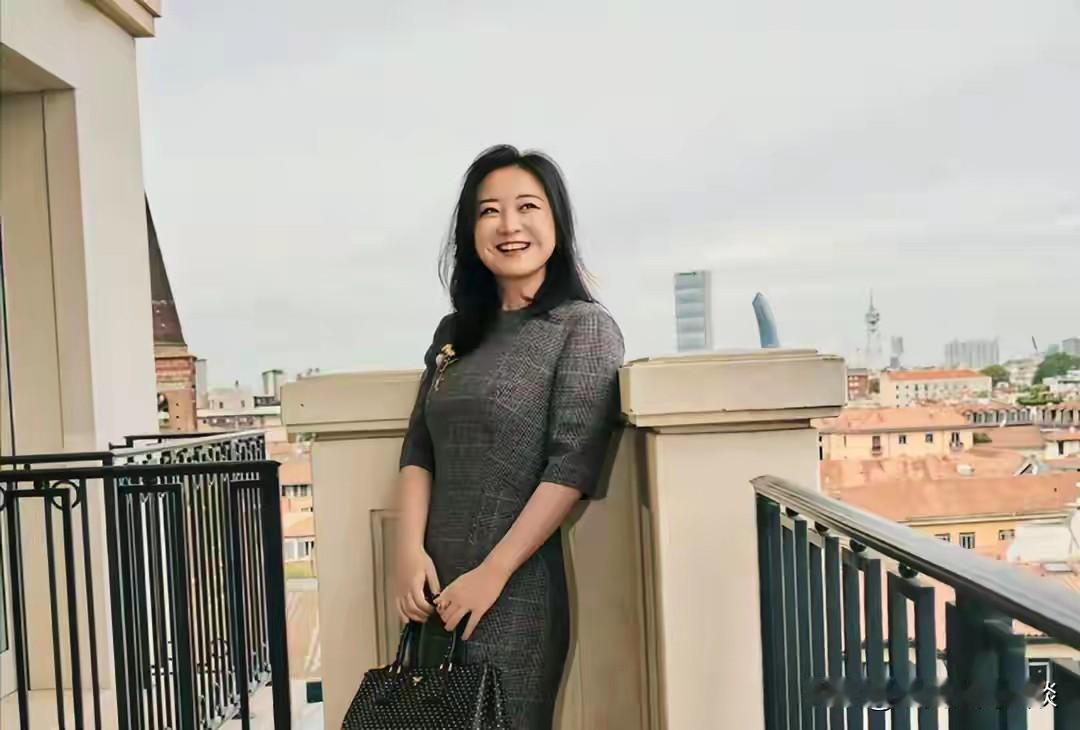 最近好多人质疑贾玲，说她拒绝上春晚、解散公司、淡出综艺，是把自己“作”没了。可事