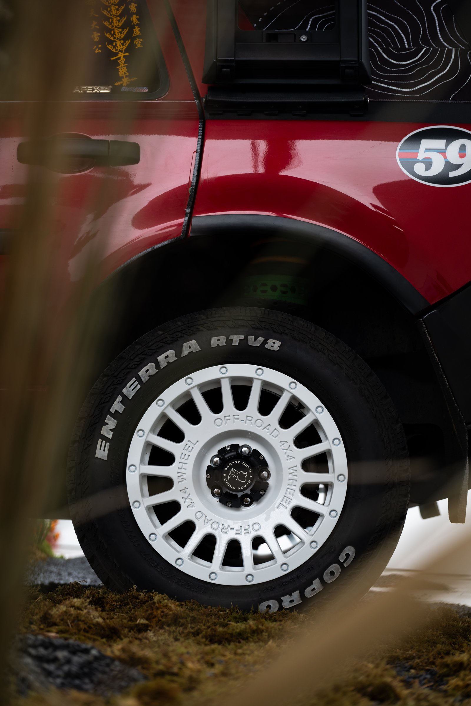 神行者从车型变成品牌，刚才看了一下设计，真的非常帅，第一感觉就是电动版本的卫士，