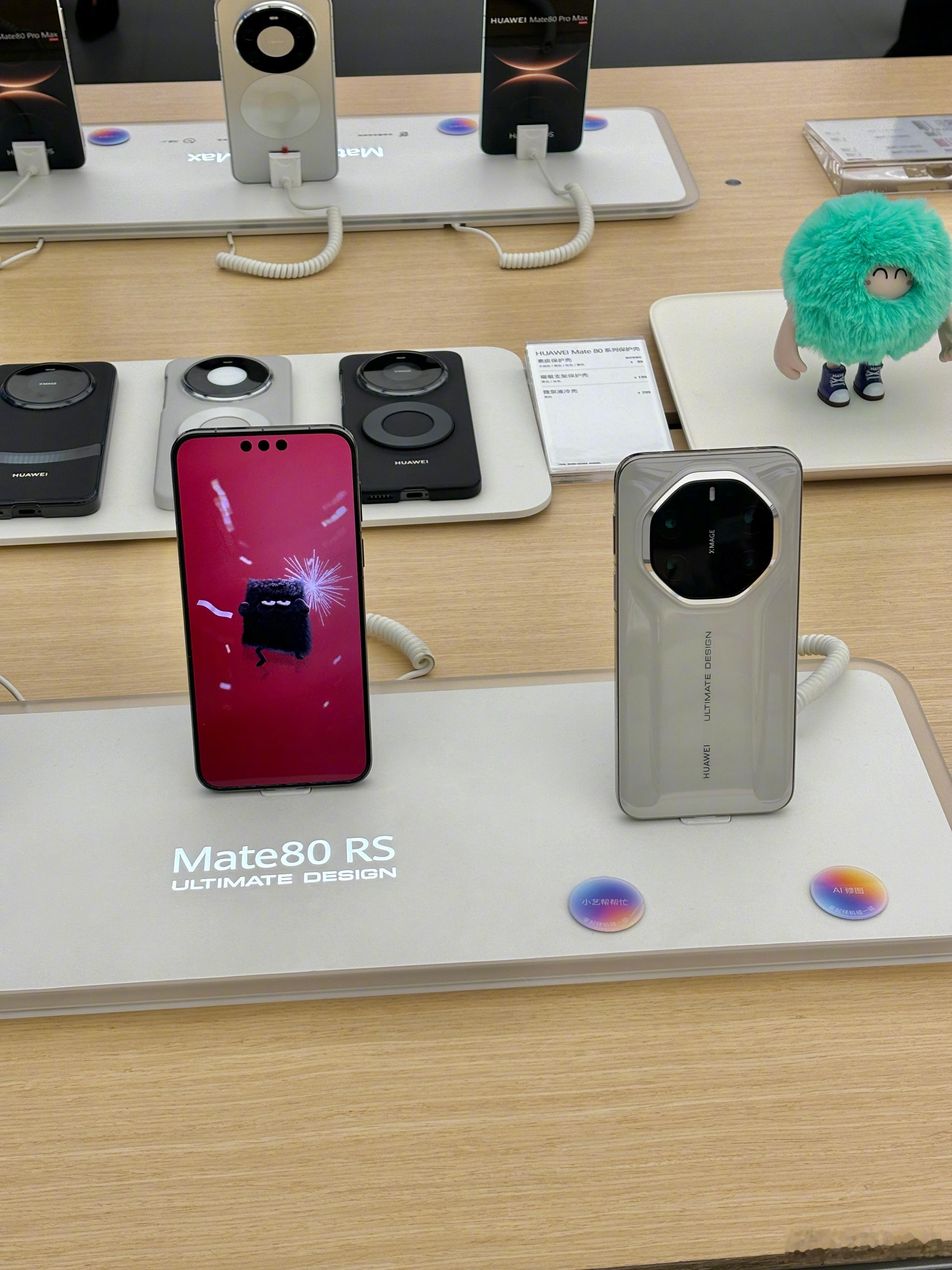 在线下的华为体验店逛了一会，与店员沟通一下，现在店里最走量的机型还是Mate系列