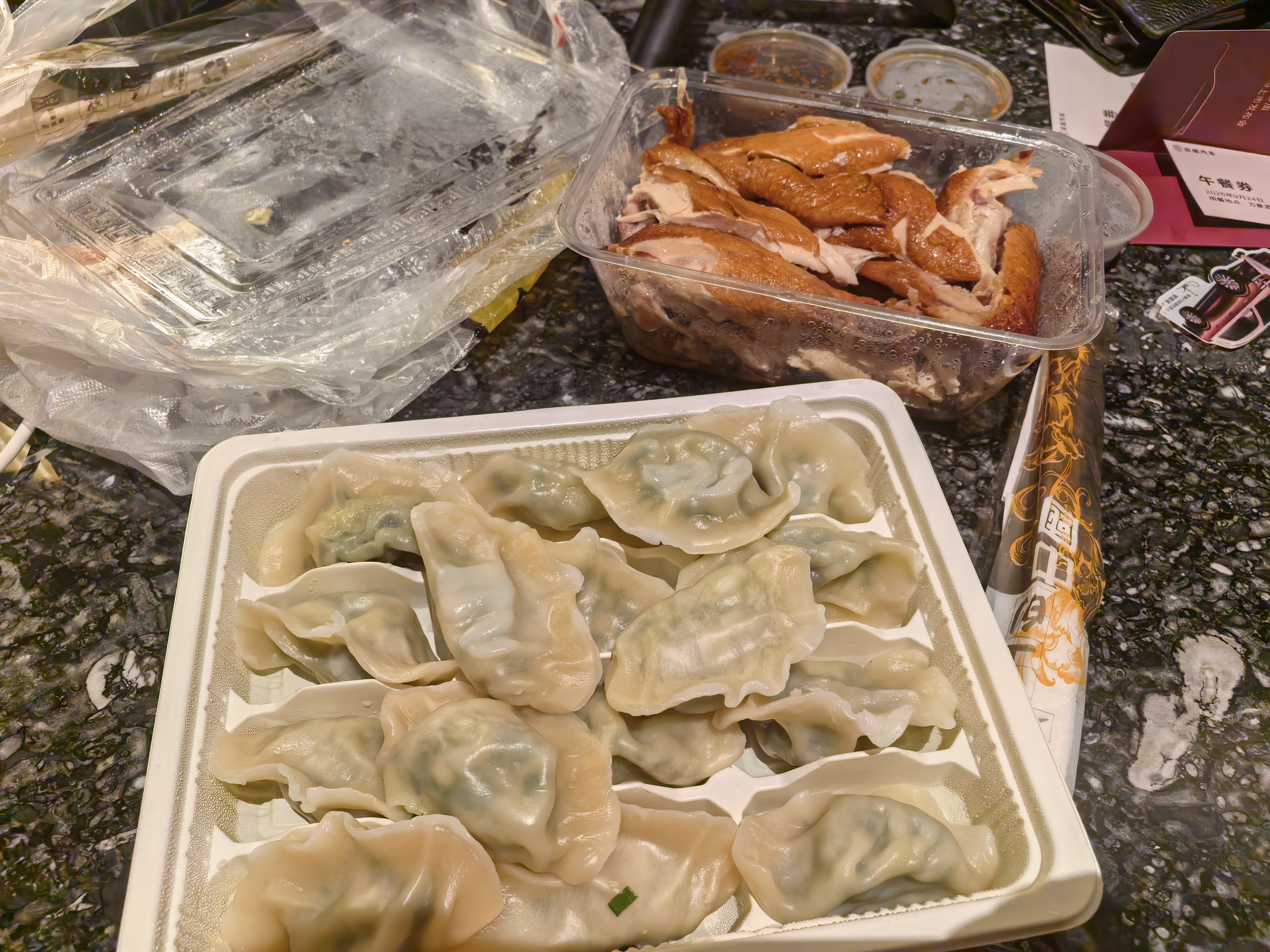 做了自媒体之后，酒店的自助餐确实吃的太多了，导致我现在每次几乎都放着海鲜大餐不吃