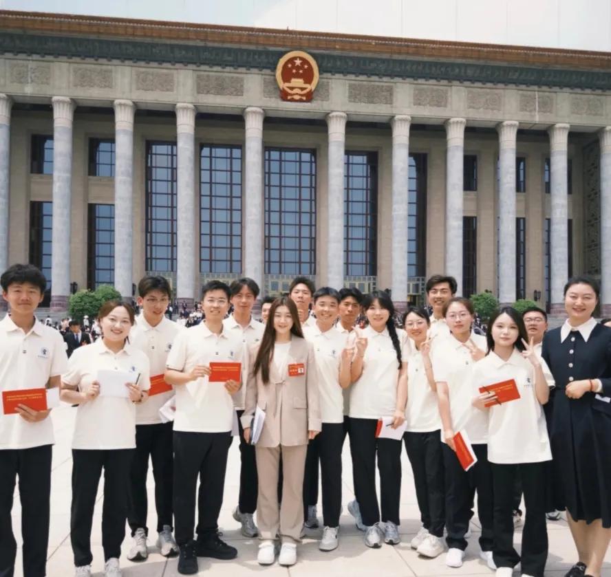 陈梦闲逛北京城，把生活照拍成时尚大片，球迷狂赞：姐姐美若天仙陈梦前两天，国乒选