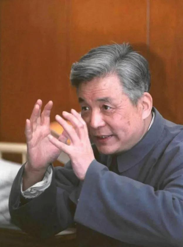 🌞1986年，杨振宁来看望癌症晚期的邓稼先，看邓稼先情绪不错，杨振宁开玩笑