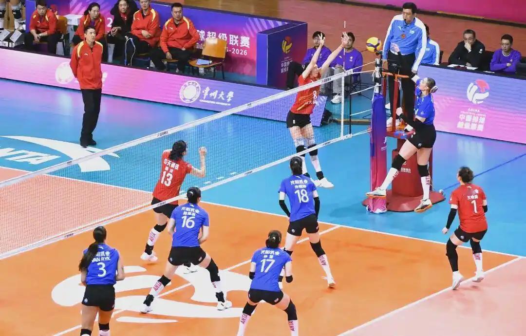 津沪女排之战不仅是复仇之战，这场比赛胜负会对季后赛产生影响。季后赛十有八九沪津