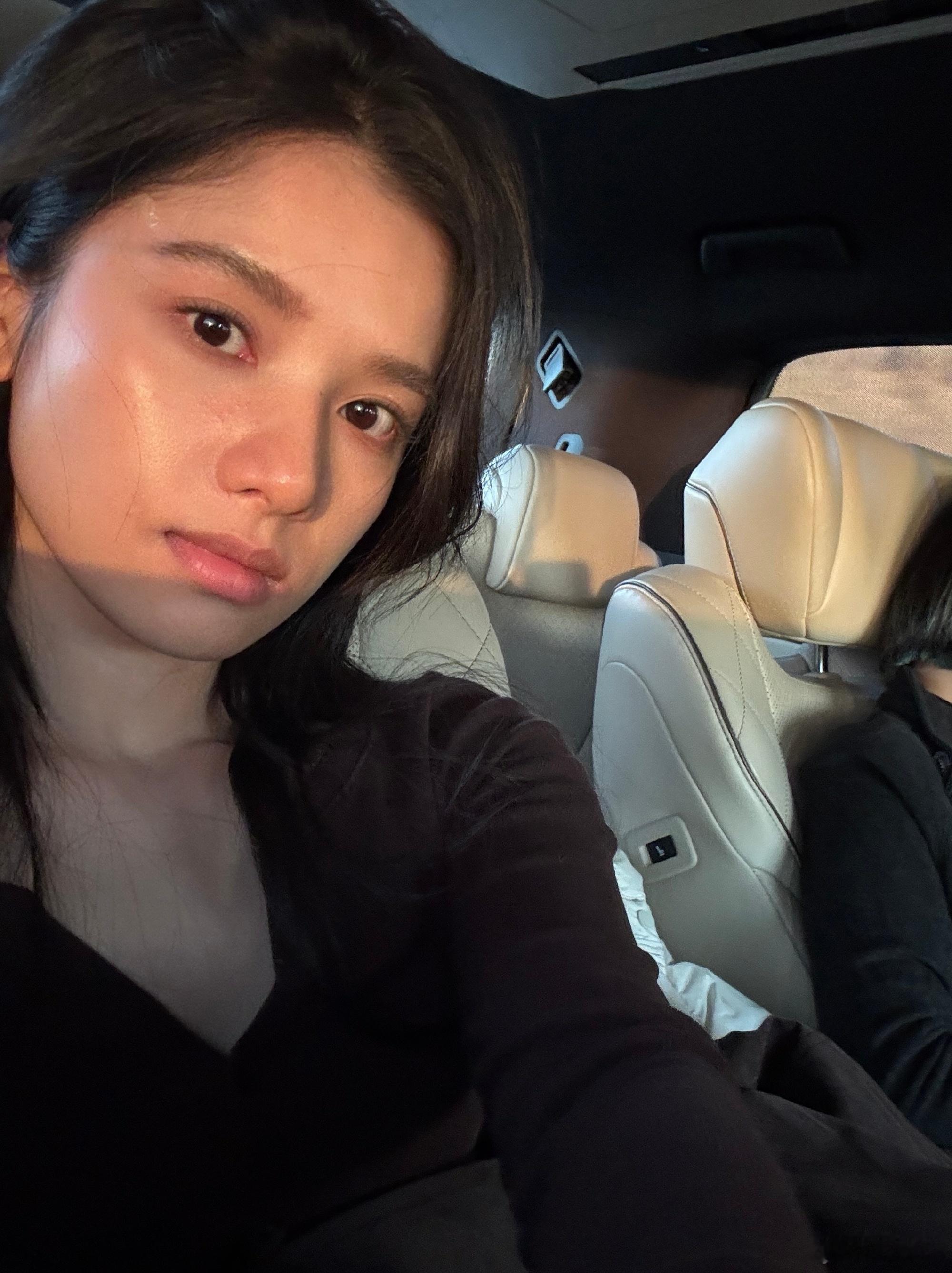 张婧仪说我上错车啦美女卖萌就是这么简单，太可爱了。