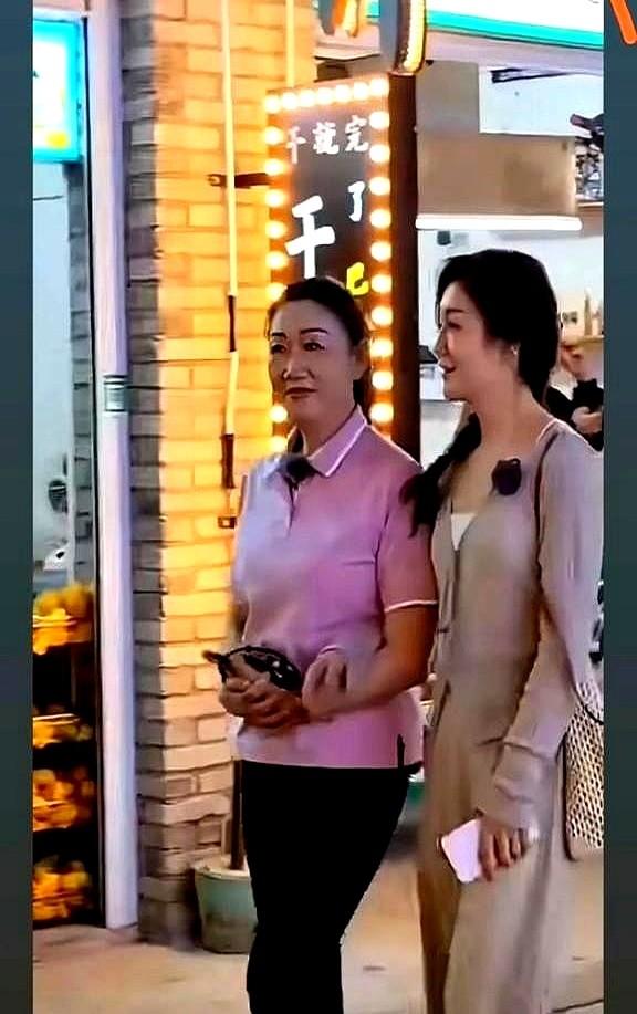 陈梦的妈妈估计难受死了不是因为陈梦不给钱也不是没找老伴，而是61了，还有
