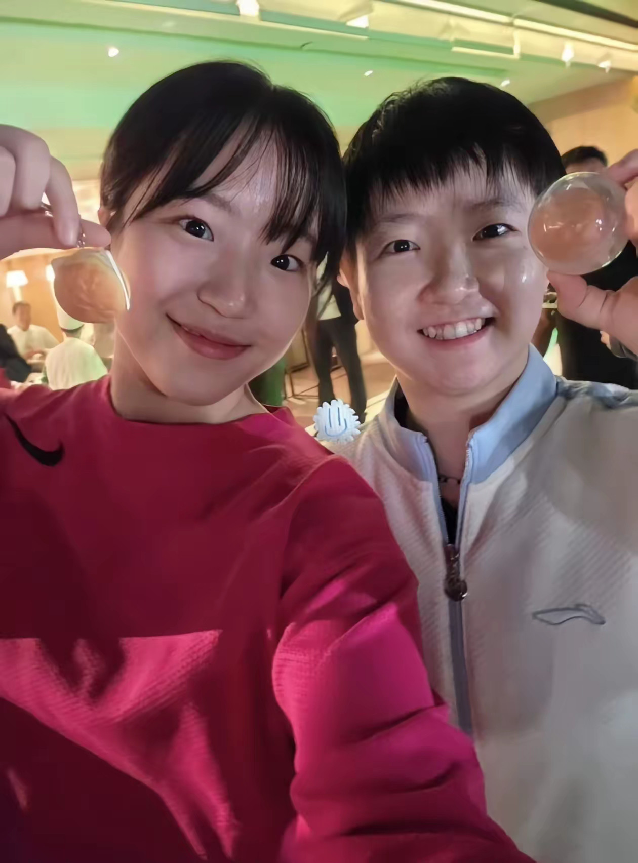 雨果、小莫、申裕斌集体缺席混团世界杯，却又集体参加香港总决赛，我猜原因有2点，第