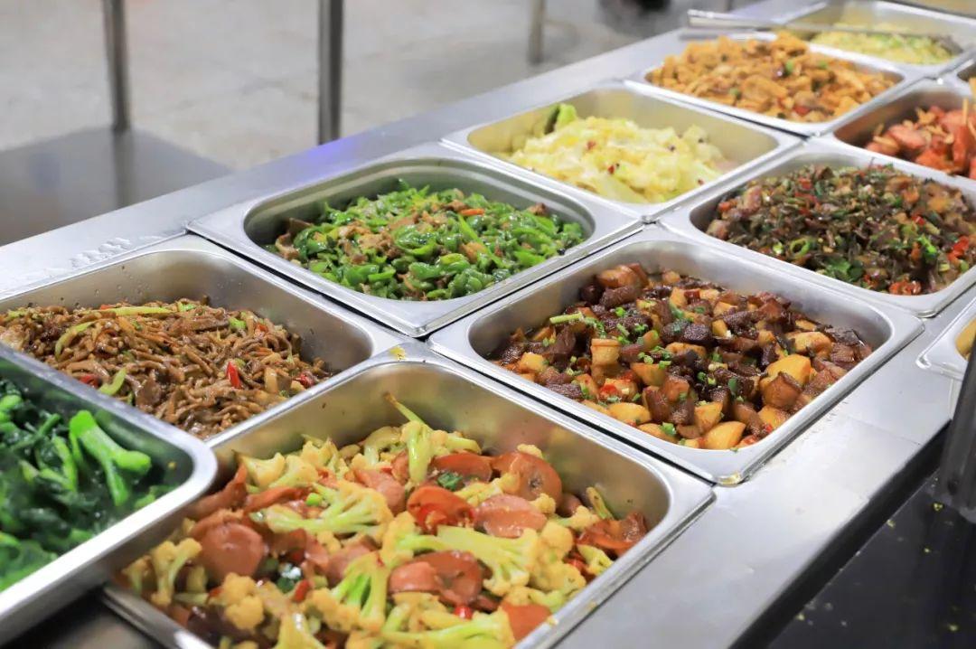 淮阳中学的食堂承包商，两年时间被学校薅了330多万元的羊毛，美其名曰是“管理费”