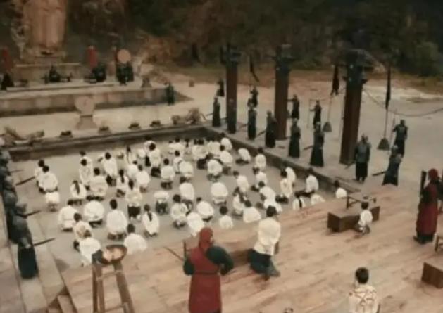 为什么古代要推行株连九族？举个例子就懂了。老许欠银行2万多亿债务锒铛入狱