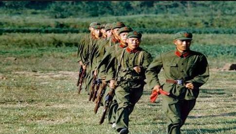 1979年对越自卫反击战之后解放军更改了很多东西，一是军服，取消了帽子上的红五星