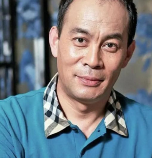90年代，张光北拿出全部积蓄120万在北京买一套200多平的房子。从此以后，每次