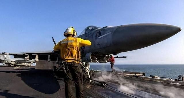 谁能想到，美军15艘顶级战舰气势汹汹地把伊朗5大港口堵了个水泄不通，全球都以为中