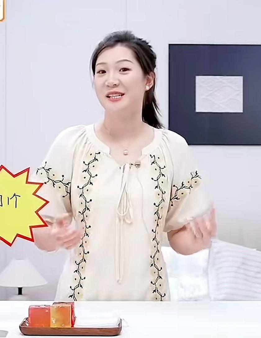 哈哈哈哈哈，笑S了，盼盼说为了拍紫霞仙子流泪的画面，费了5瓶眼药水。晚上盼盼一上