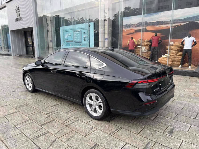 靠谱的家用选择我入手了十一代雅阁25款雅阁上了之后，之前店里的展车自然也是要跟