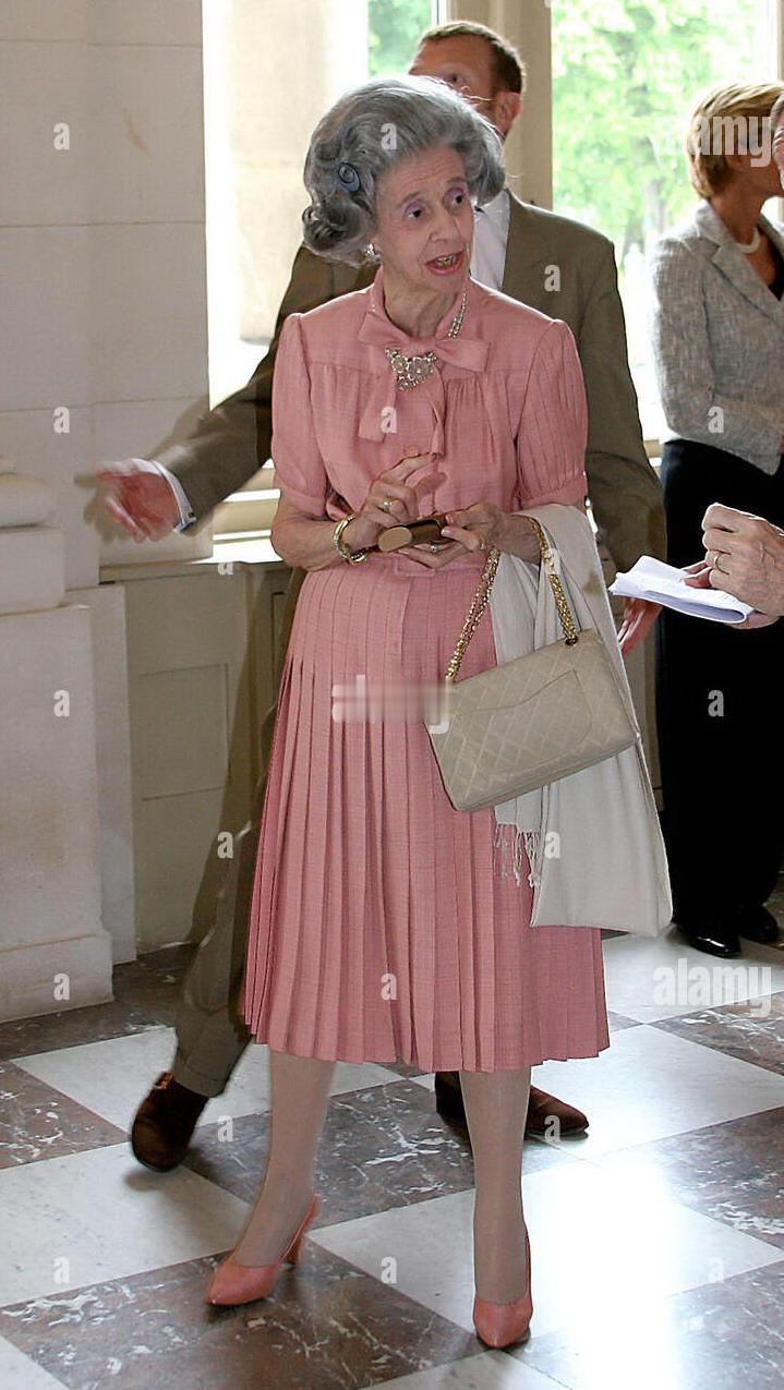 大家都知道《甄嬛传》里面煎饼有一句名言“粉色娇嫩，你如今几岁”了。不过放到欧洲王