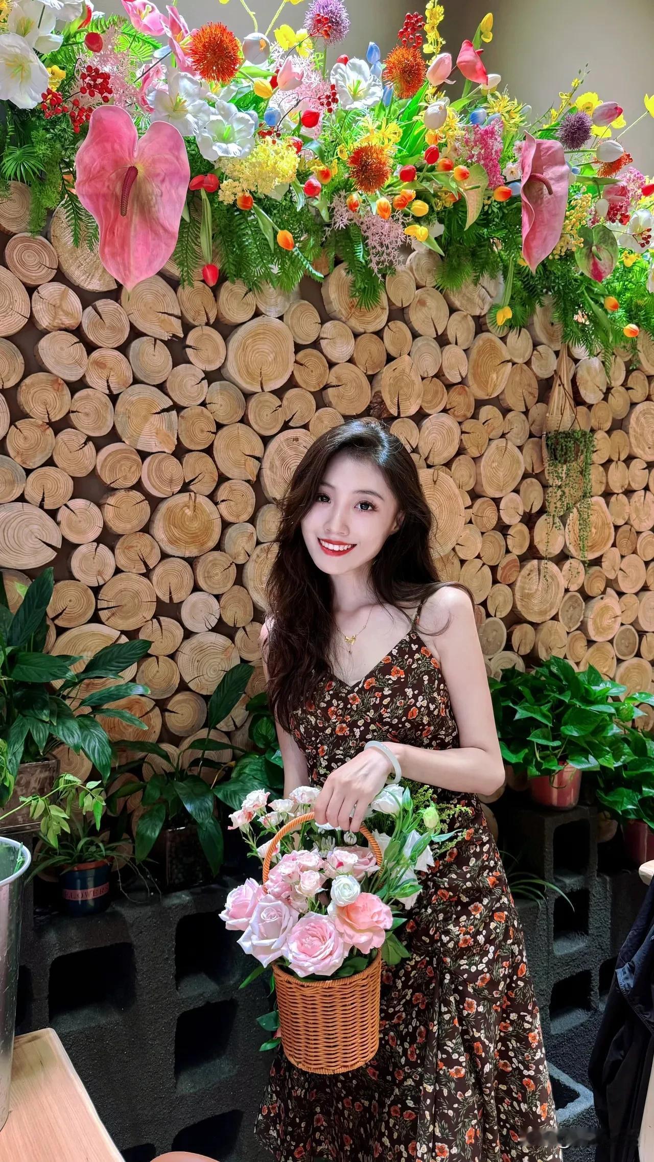 插一束花。吃一块甜，把幸福的时光慢下来