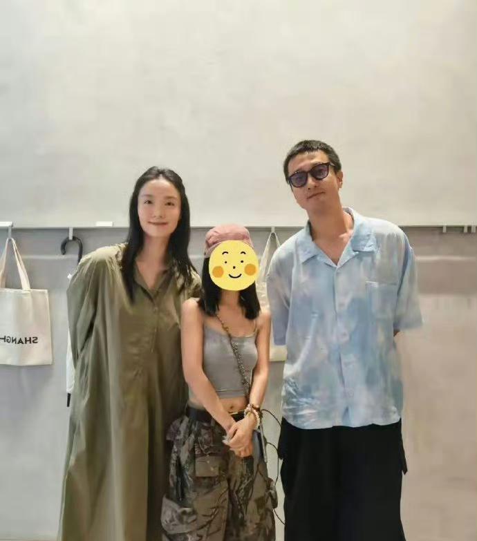 王传君与齐溪：娱乐圈的“高配”夫妻王传君180cm，齐溪169cm，站在一起十