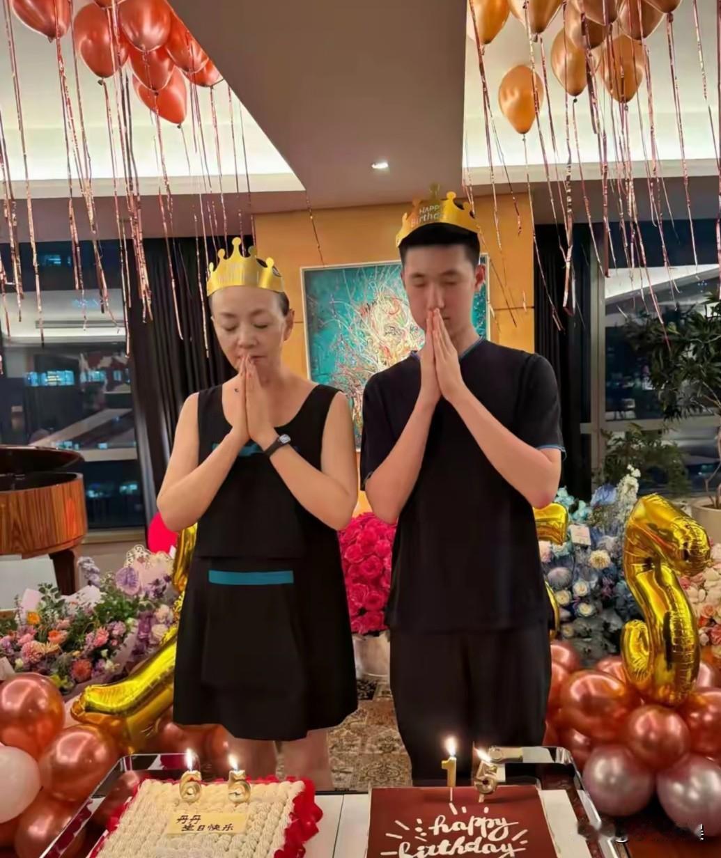 宋丹丹66岁生日算是彻底放飞自我了，几亿元的豪宅摆满了鲜花和气球，而且还来了半个