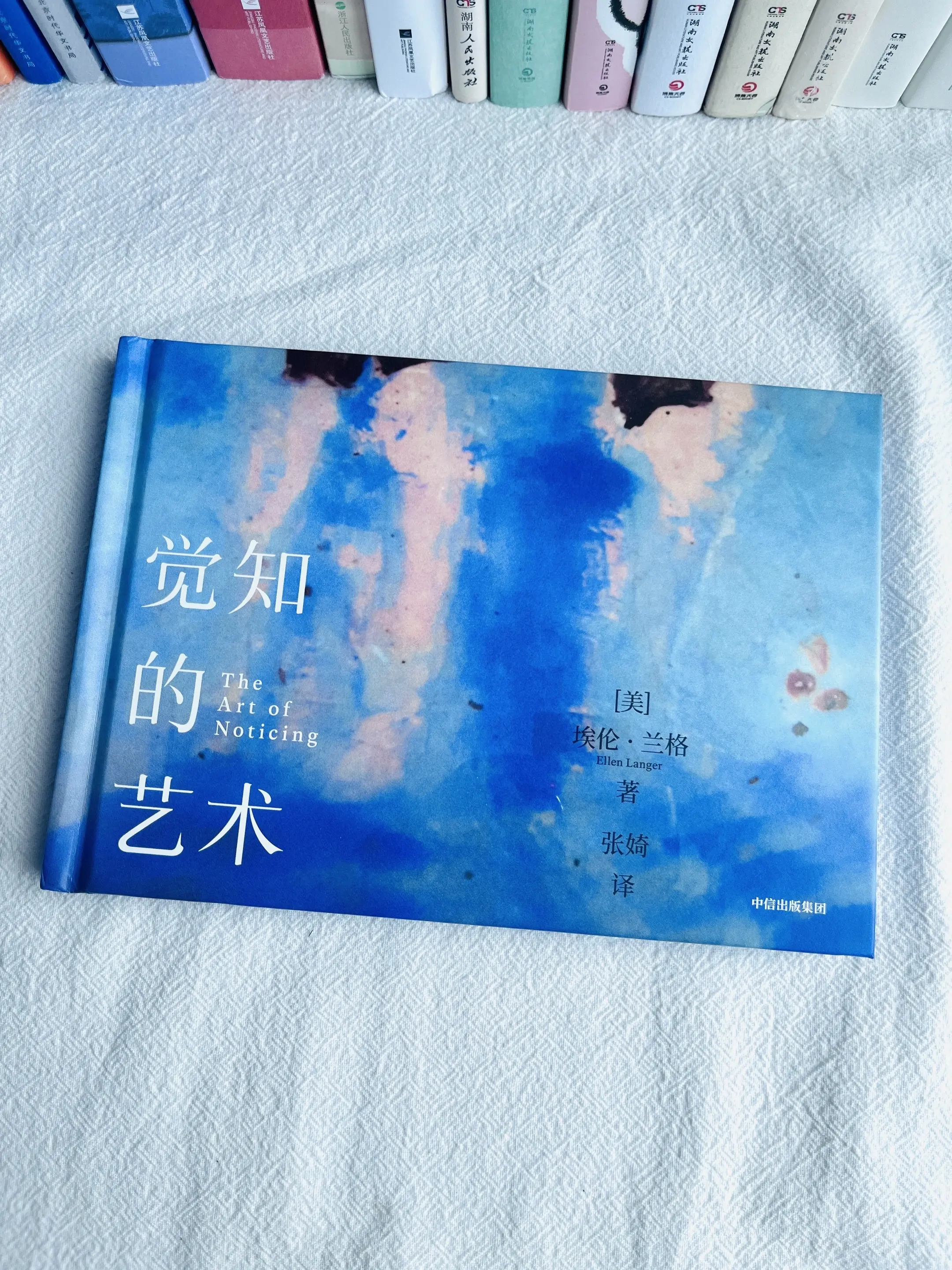 不必刻意寻找宏大的人生答案。 真正的清醒，藏在每一次认真注视当下的瞬间...