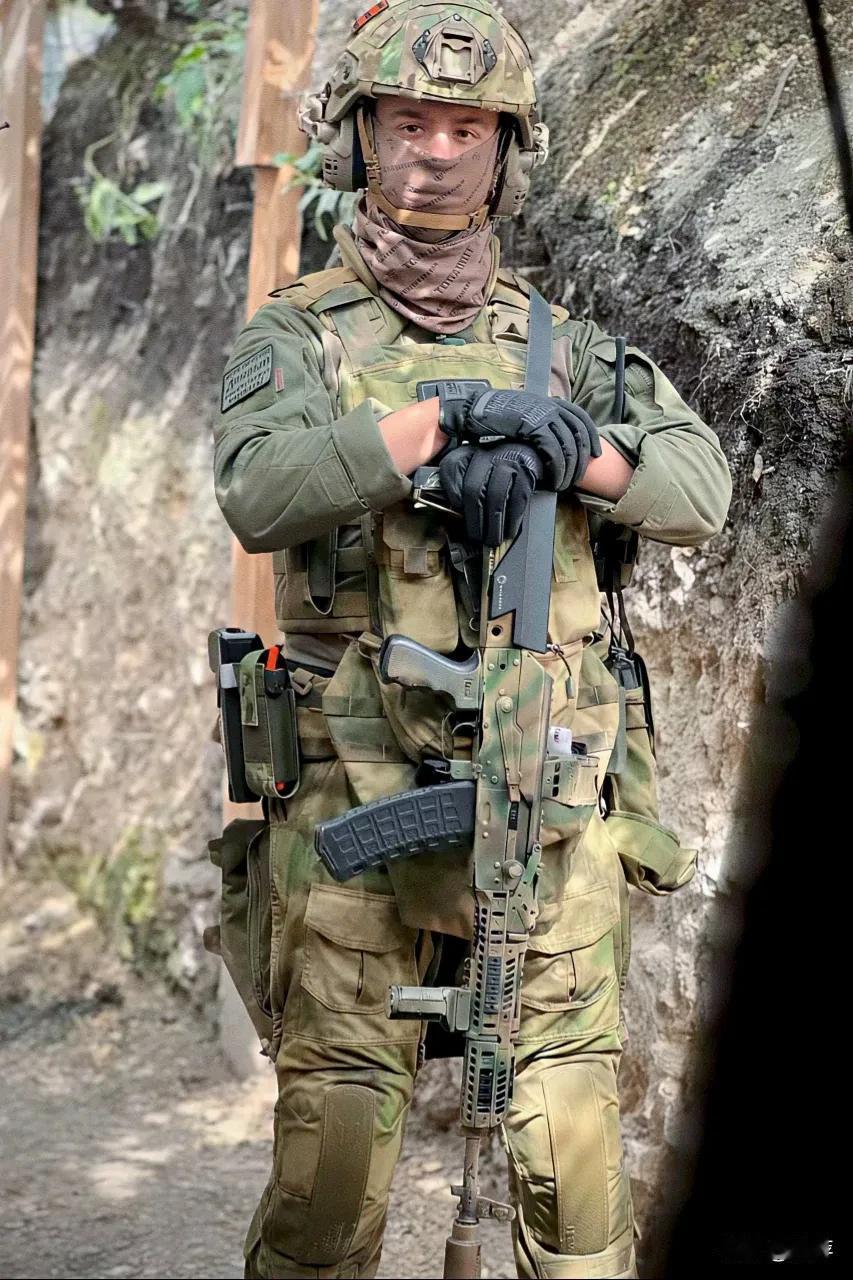 士兵手里的这把枪还真够漂亮