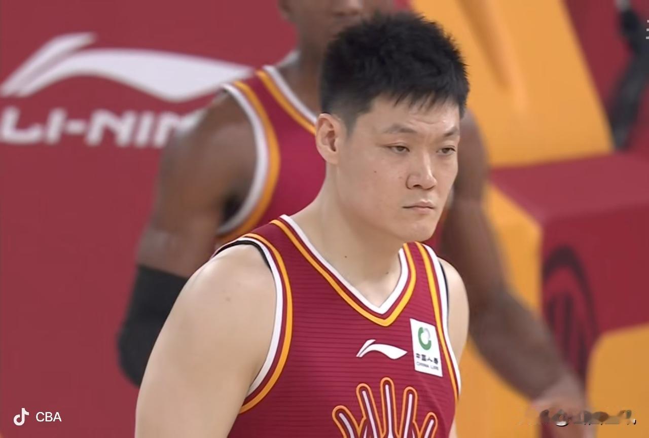 只要张宁犯规，就会无限放大来说，请少一点别有用心！这下明显故意的！有网友故意夸