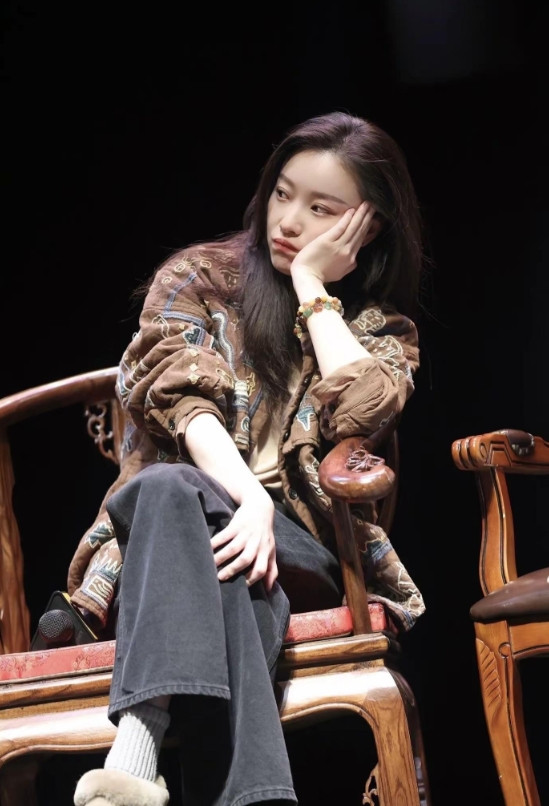 倪妮五官不惊艳可就是养眼从内散发的美看了一遍又一遍