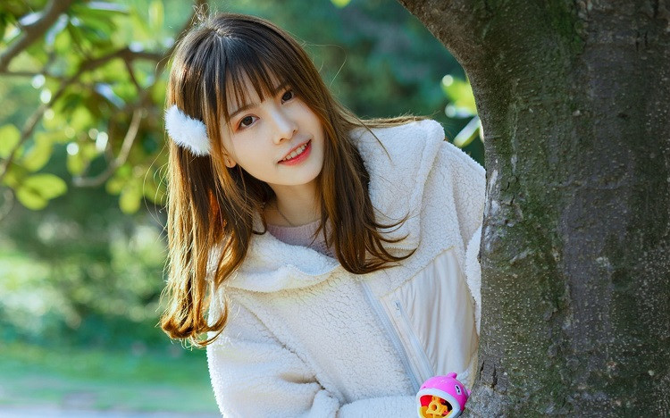 喜欢在婚外寻情的女人，通常有这些共性：1.在婚姻中情感匮乏，渴望被爱与关注；