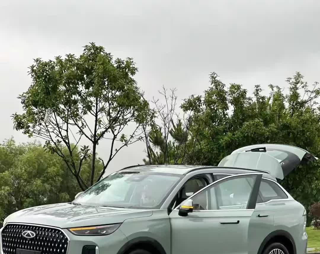 一直以来，我都把瑞虎当路虎，因为一字之差，差别真的不大。尤其是瑞虎8L上市后