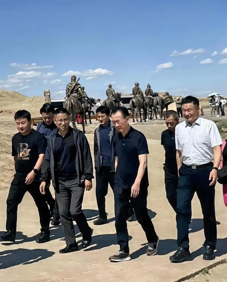 王健林71岁还在忙活，儿子快四十了还在浪，会不会愁家业无人继承？