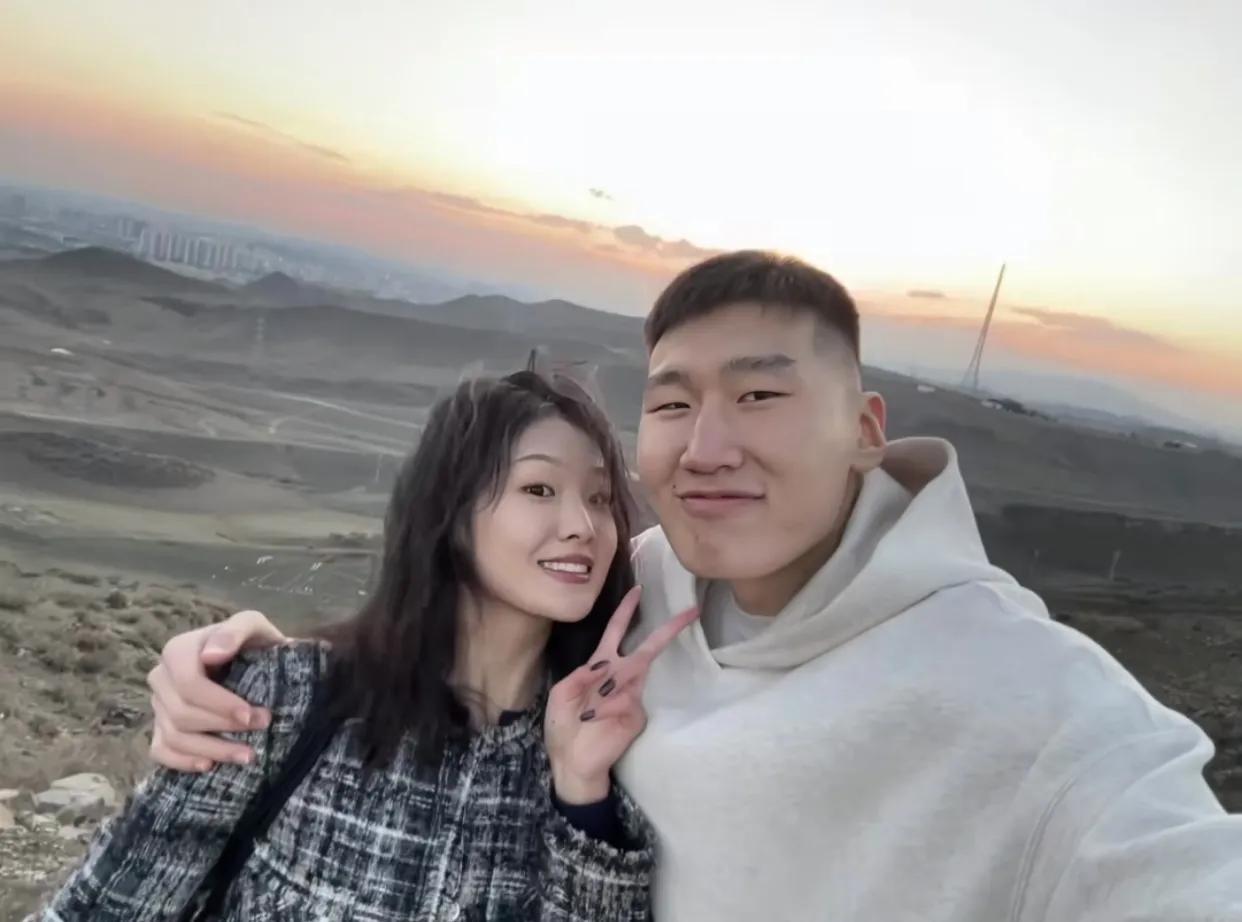 李炎哲找到女朋友球迷都为他祝福，表示李炎哲终于“有家了”！不少人都知道李炎哲