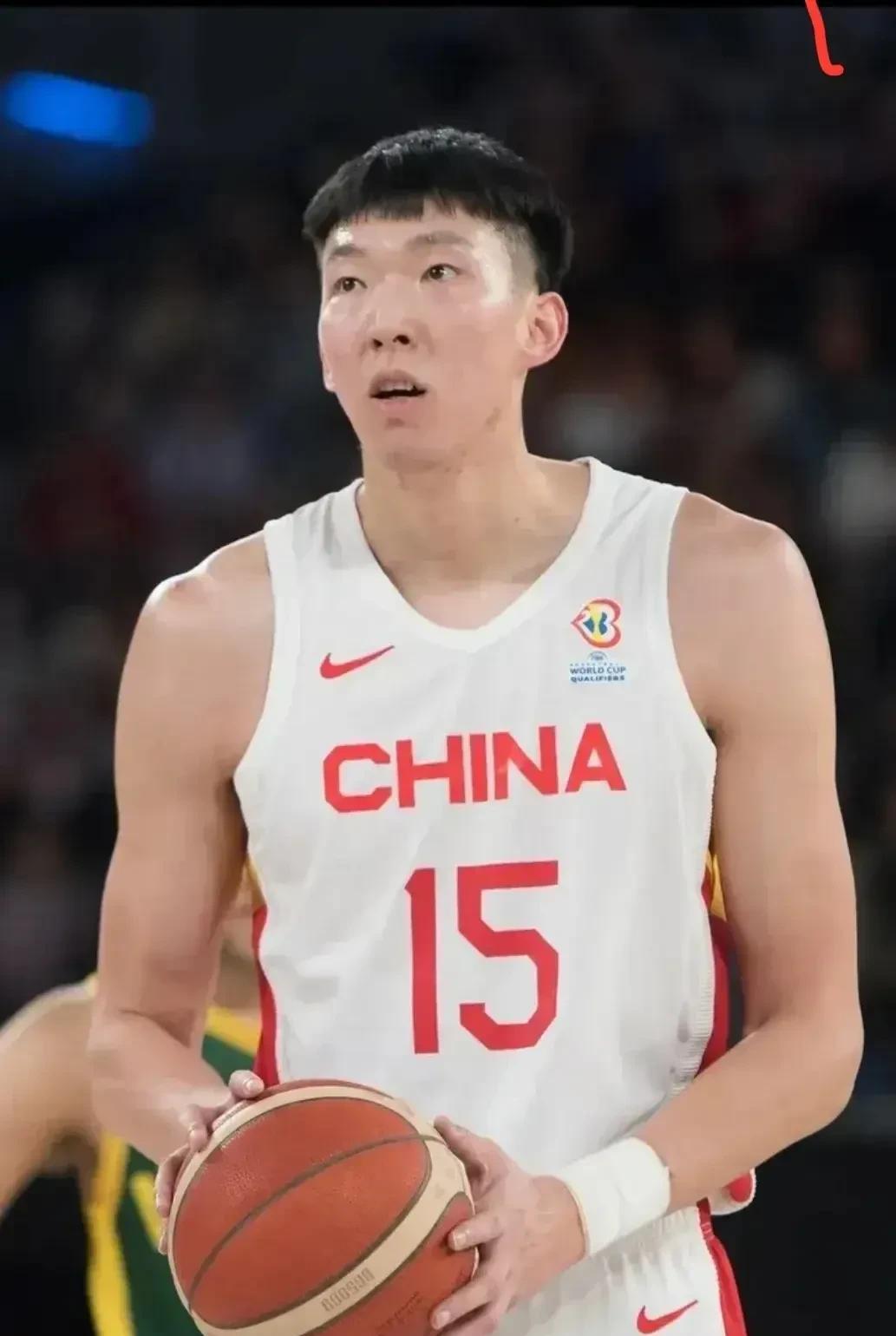 喷周琦的那么多，郭士强照样要用，谁当教练都会用周琦周琦29岁，当打之年，身高2