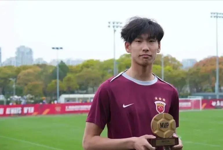 你被中超俱乐部150万欧的标价惊到了？先别急着骂。撕开德转身价的外衣。那个