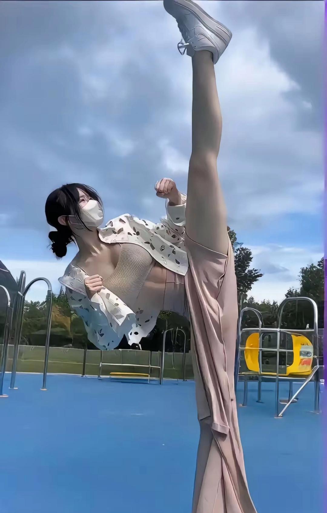 哇，这腿长逆天了！
