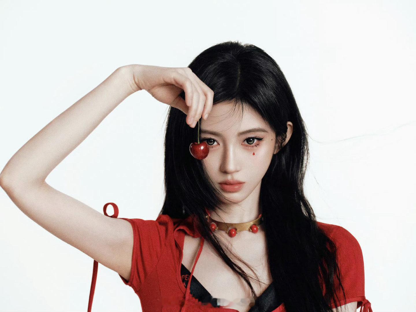 鞠婧祎、虞书欣新年红色系营业，美女好养眼！！！