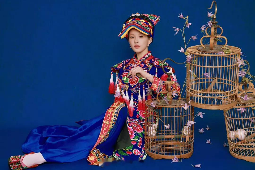 赵露思的民族服饰照片，这一组拍的怎么样？​​​