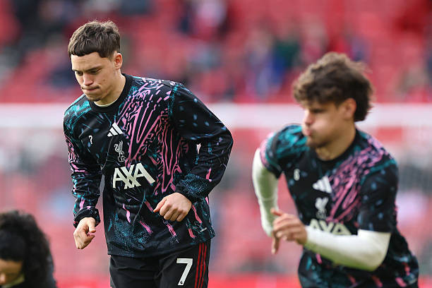 随队记者：目前尚不清楚维尔茨的伤病严重程度，斯洛特预计会在赛后更新情况，伍德曼直