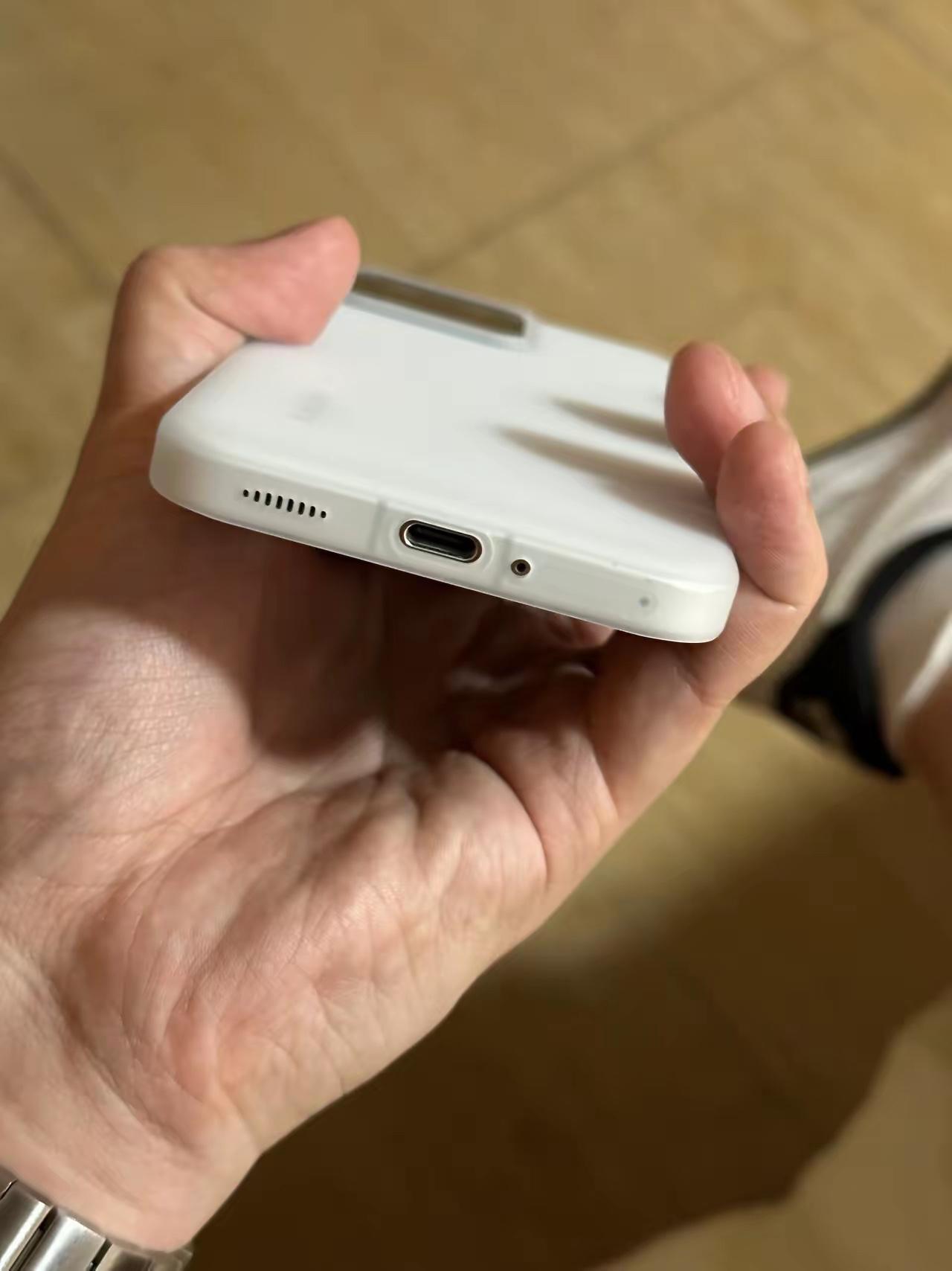 多家厂商在评估取消Type-C充电接口，包括苹果。取消充电接口后，手机可以做的更