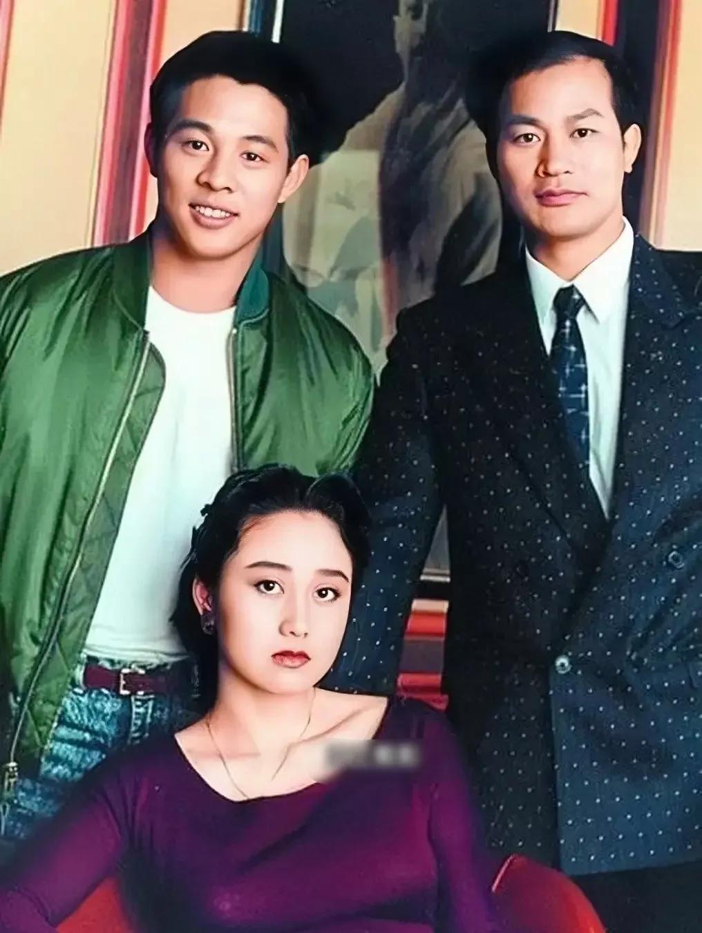 这个三眼白的眼睛真吓人！