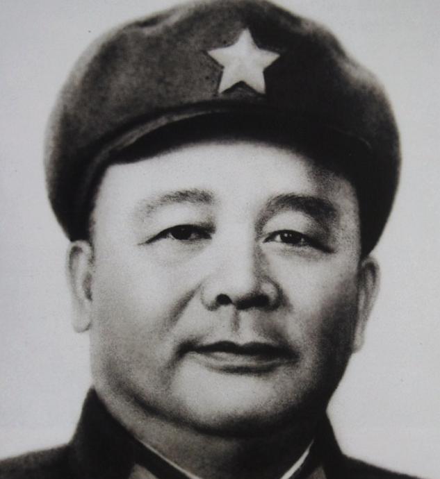 1969年，毛泽东看过呈上来的九大出席代表名单后，发现有一人的名字赫然在列，皱了
