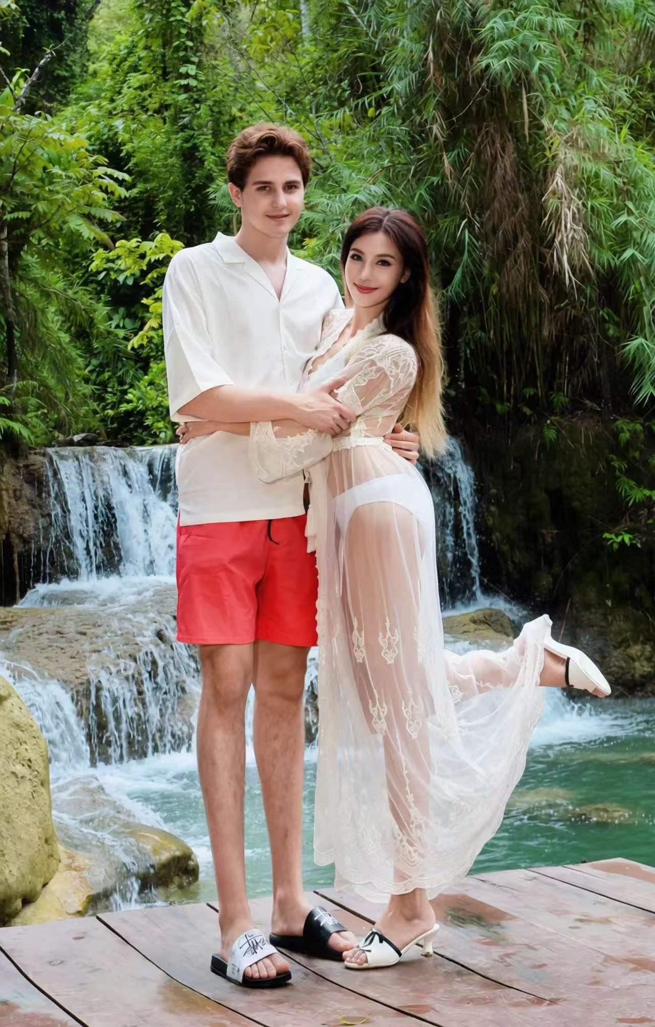 吴敏晒出与外国老公写真合照，俩人十指相扣幸福甜蜜。可吴敏秀恩爱并没收获祝福，网友