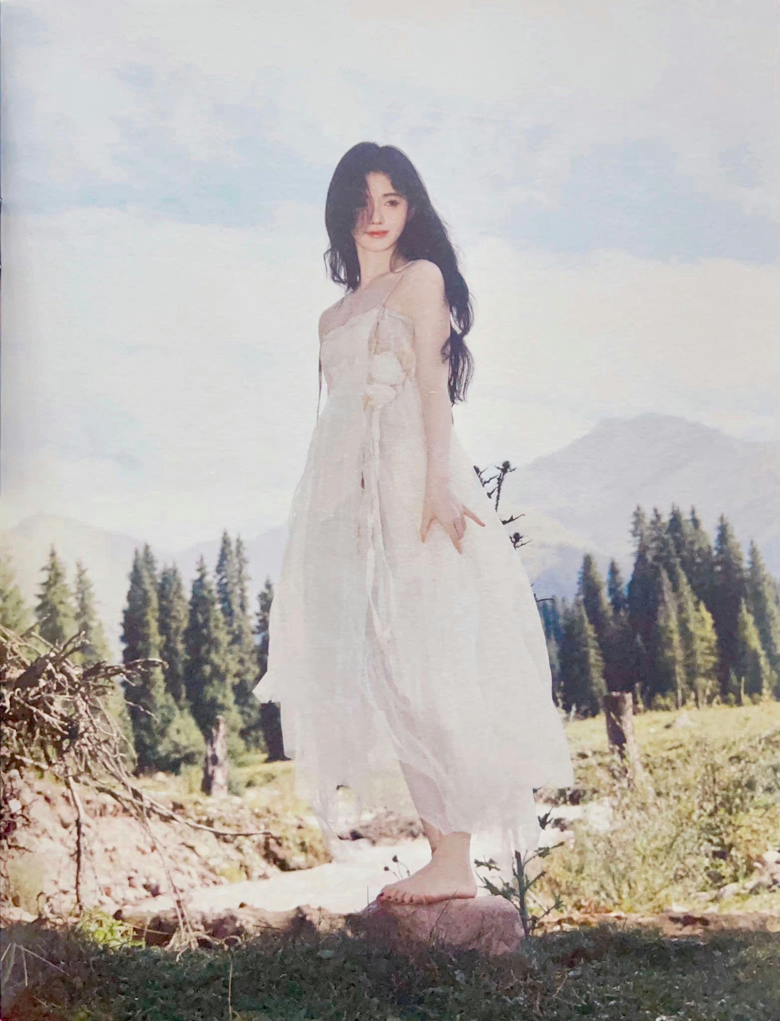 鞠婧祎专辑《IX》内页，鞠酱尊滴很美☁️