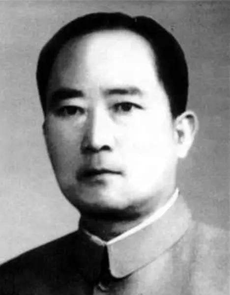 1967年秋天，北京的一间秘密看守所，一位年过六旬的老人被推搡着带进来，他头发花
